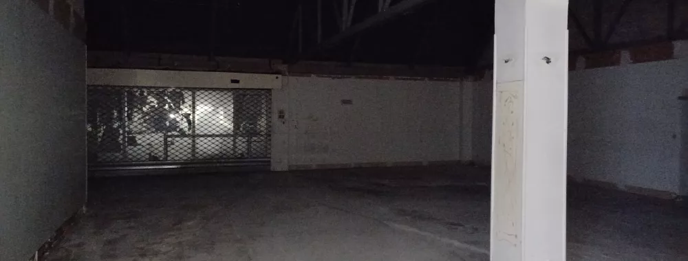 Intérieur local de 200m²