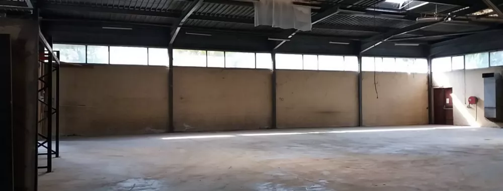 Entrepôt à louer sur Cannes eclairage naturel