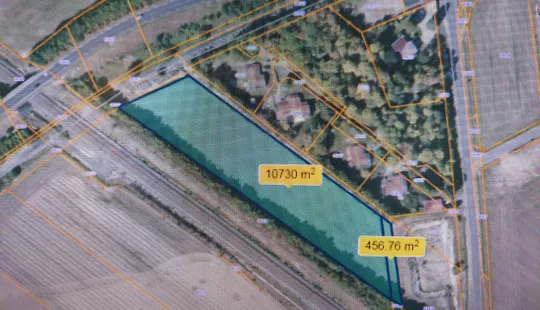TERRAIN AVEC LES SURFACES PARCELLES PROPOSEES