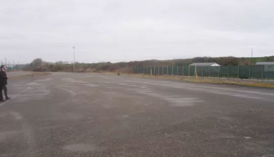 Terrain nu à louer à Saint Méloir des Ondes - emplacement bétonné